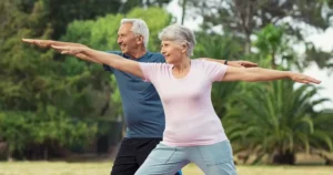 Menerapkan aktivitas fisik diabetes melalui gerakan senam ringan yang bermanfaat untuk menjaga kestabilan gula darah dan kebugaran tubuh.